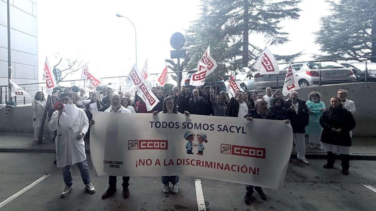 Reclaman en el Hospital de León el pago del complemento por trabajar en sábado para todas las categorías laborales