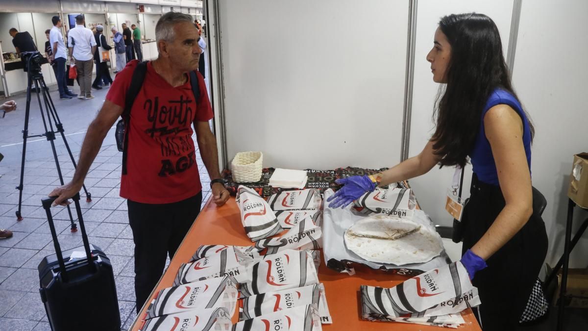 Regalo de pastel cordobés por comprar un libro en la Feria del Libro