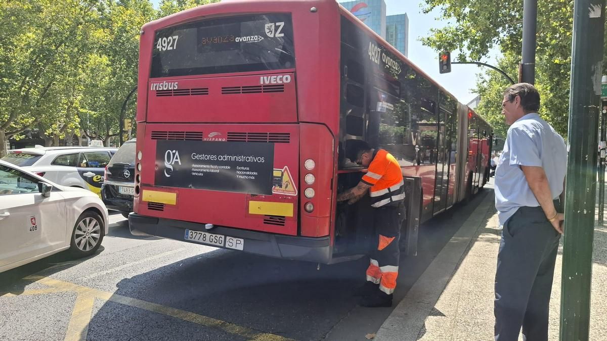La enésima avería de un autobús urbano en Zaragoza provoca un atasco en el centro de la ciudad
