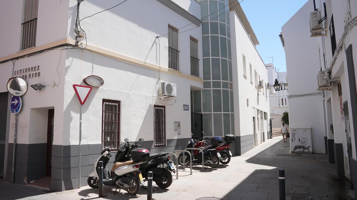Esquina donde se encontraba el caserón y la tienda de la familia Molina Reig (Gutiérrez de los Ríos esquina plazuela de Los Sousas)