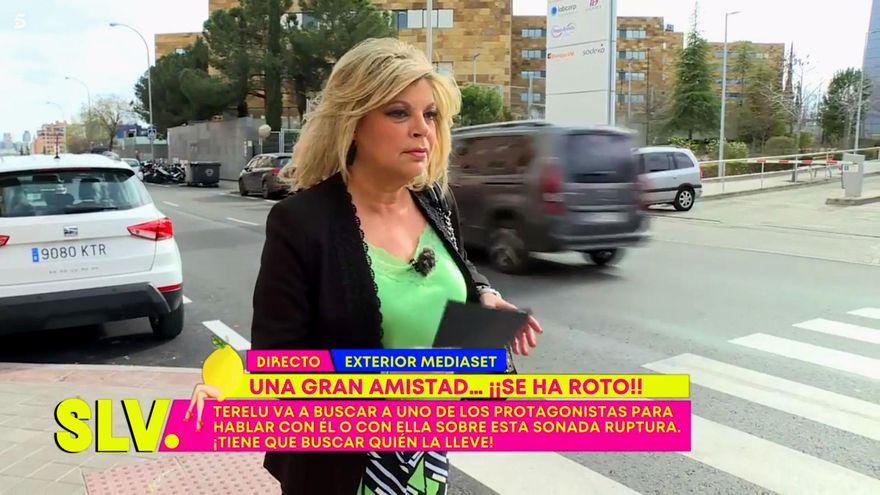 'Sálvame' vivió en directo el tenso encuentro de Terelu Campos y Pipi Estrada: "Imagino que te han mandado"