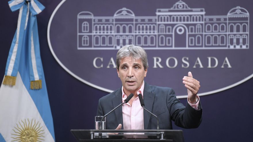 Luis Caputo intenta llevar tranquilidad a los mercados: "El dólar no se va a disparar de ninguna manera"