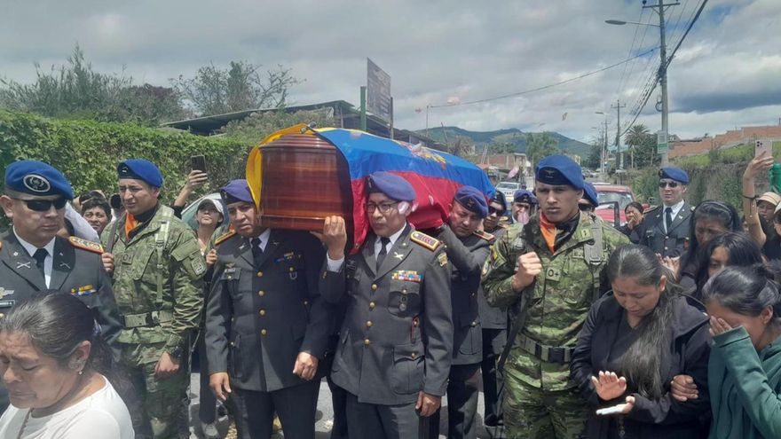 Ecuador despide con una emotiva misa a los once militares asesinados en una emboscada