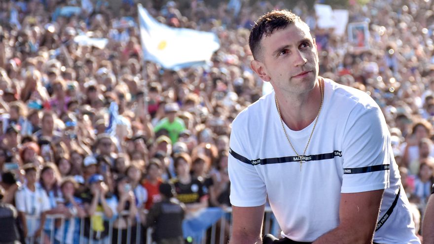 Dibu Martínez, símbolo del éxodo juvenil: de las inferiores de Independiente a convertirse en el arquero argentino más caro de la historia