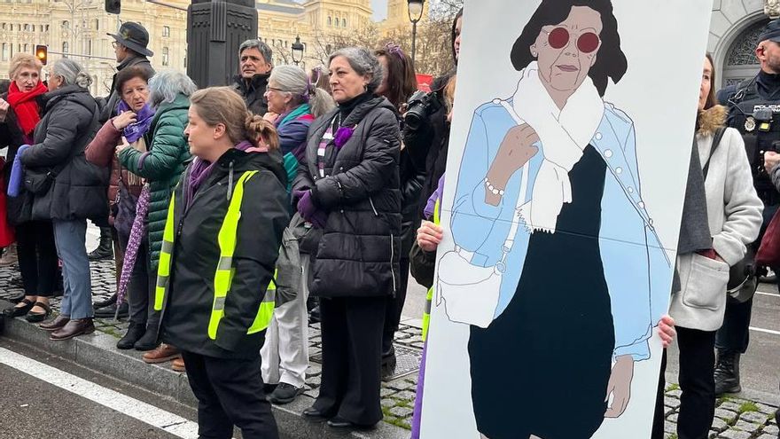 Cartel que homenajea a Giselle Pelicot.