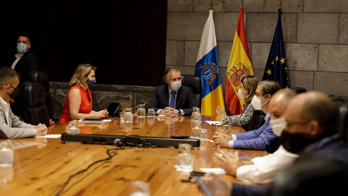 Reunión en la sede de Presidencia de Gobierno en Santa Cruz de Tenerife