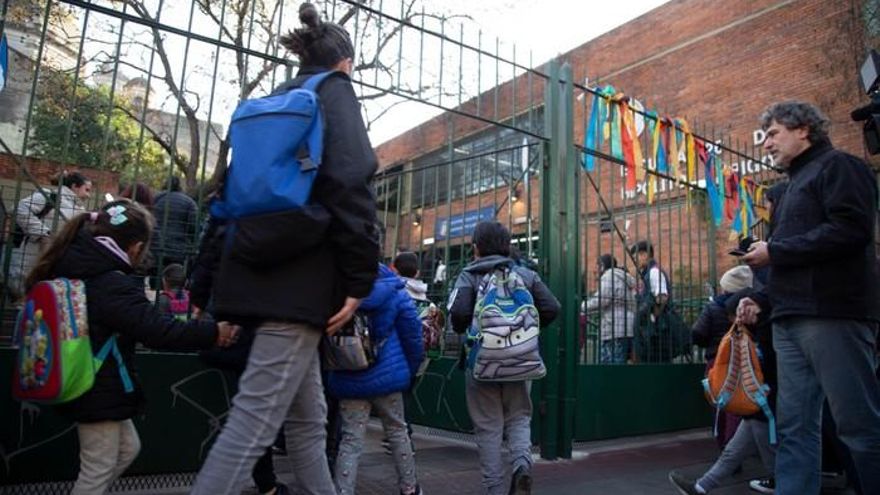 Críticas a Larreta por la quita de planes sociales a las familias que no manden a los chicos a la escuela