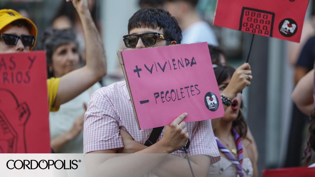 Protesta frente al Ayuntamiento de Córdoba por "descuidar los barrios ...