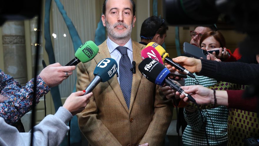 L'oposició exigeix al PP que faci fora Le Senne després de ser enviat a judici mentre ell no veu "motius" per dimitir