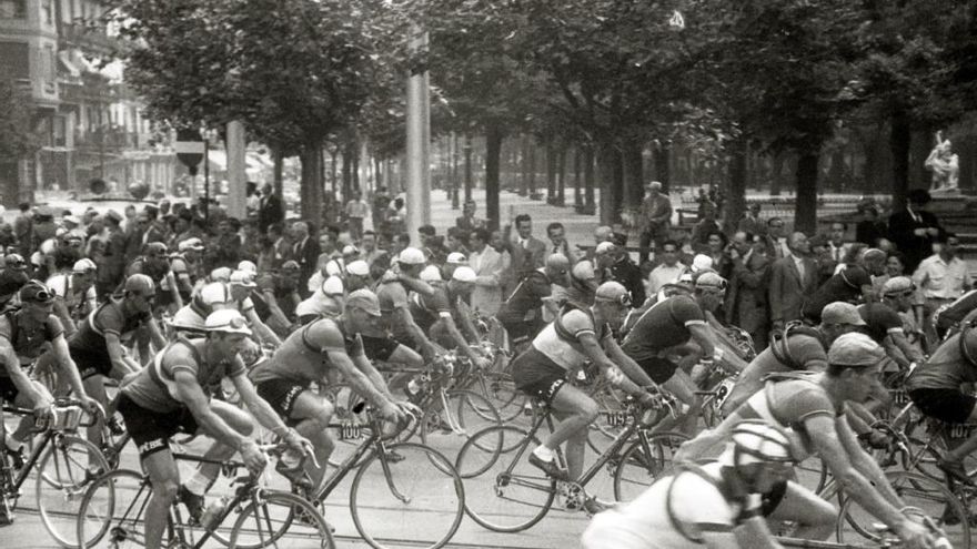 Bartali, Caput y otro medio centenar de fotografías de la histórica meta del Tour de Francia de 1949 en Donostia