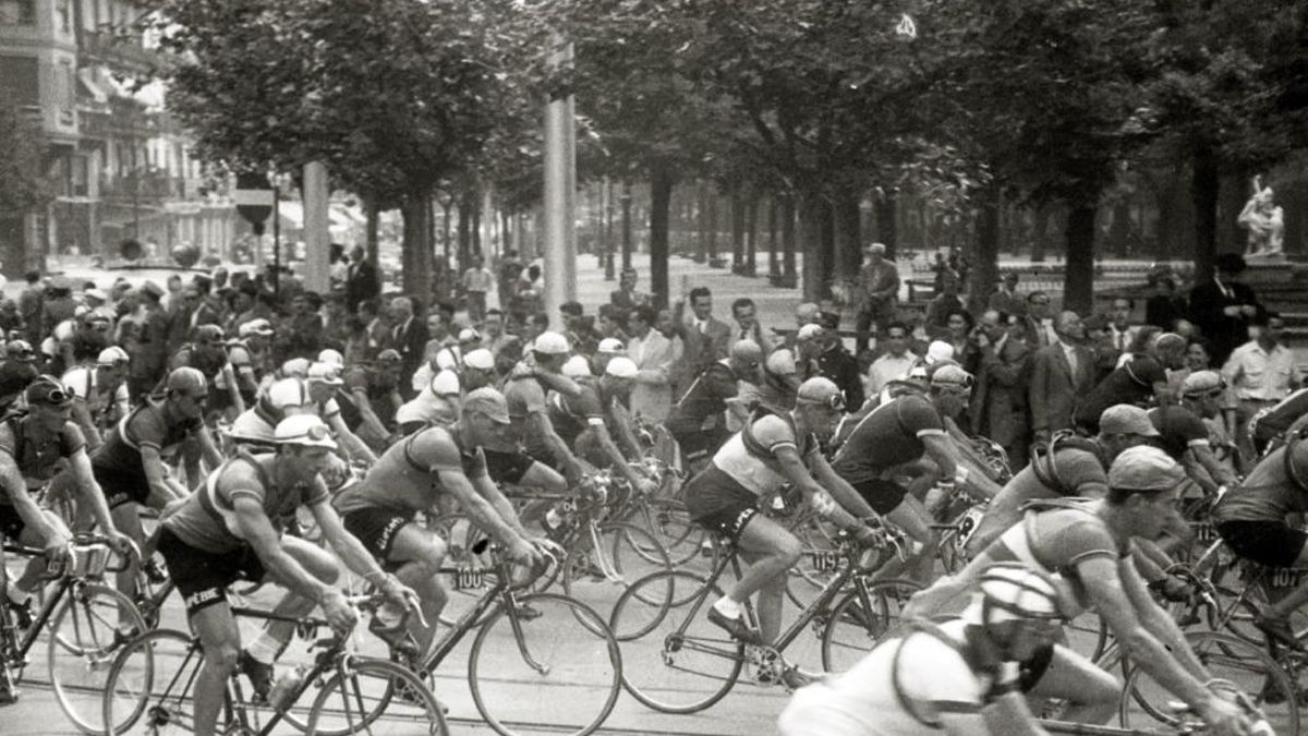 Bartali, Caput y otro medio centenar de fotografías de la histórica meta del Tour de Francia de 1949 en Donostia
