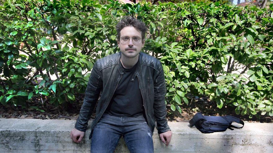 “Ara per ara, no hi ha perill de ser un gran poeta al País Valencià, perquè ja en tenim uns quants”, Joan Deusa.