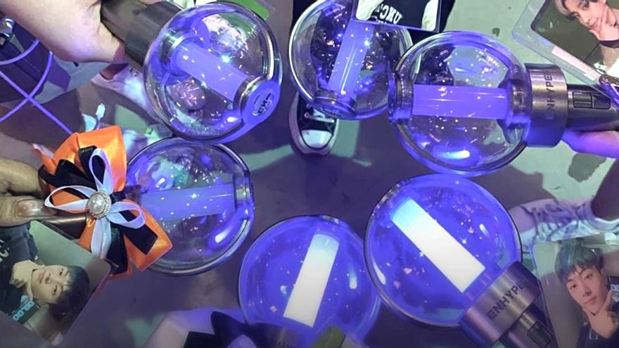 Varios Army Bomb para un concierto de k-pop.