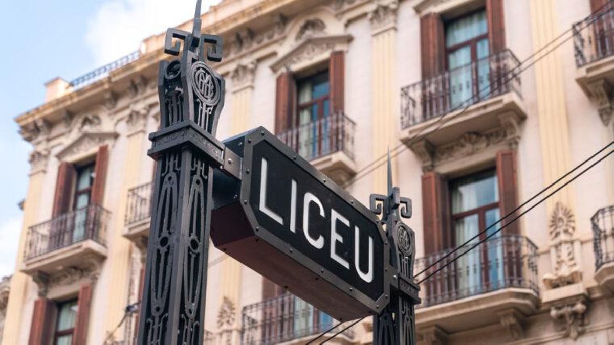 Barcelona celebra el centenario del metro devolviendo al Liceu los pináculos que lo hicieron inconfundible