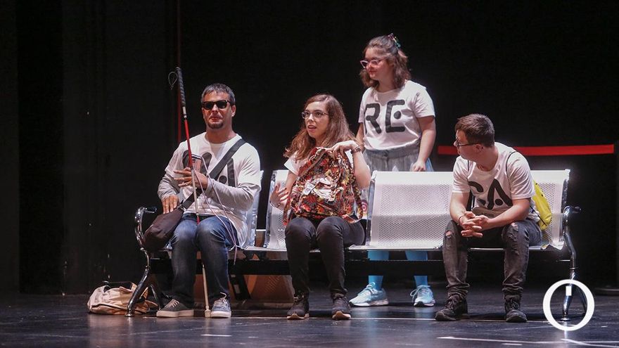 Estreno de la obra ‘Ni China, ni pasas ni Gabbana’ de la Escuela de Teatro Inclusivo