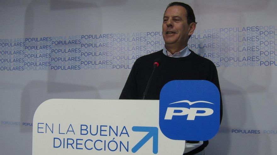 El PP dice que si Susana Díaz deja que gobierne lista más votada en Andalucía "le hace un roto interno" a Pedro Sánchez