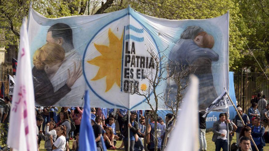 La doble acechanza al kirchnerismo: la izquierda avanza en la calle y Milei, sobre los votos