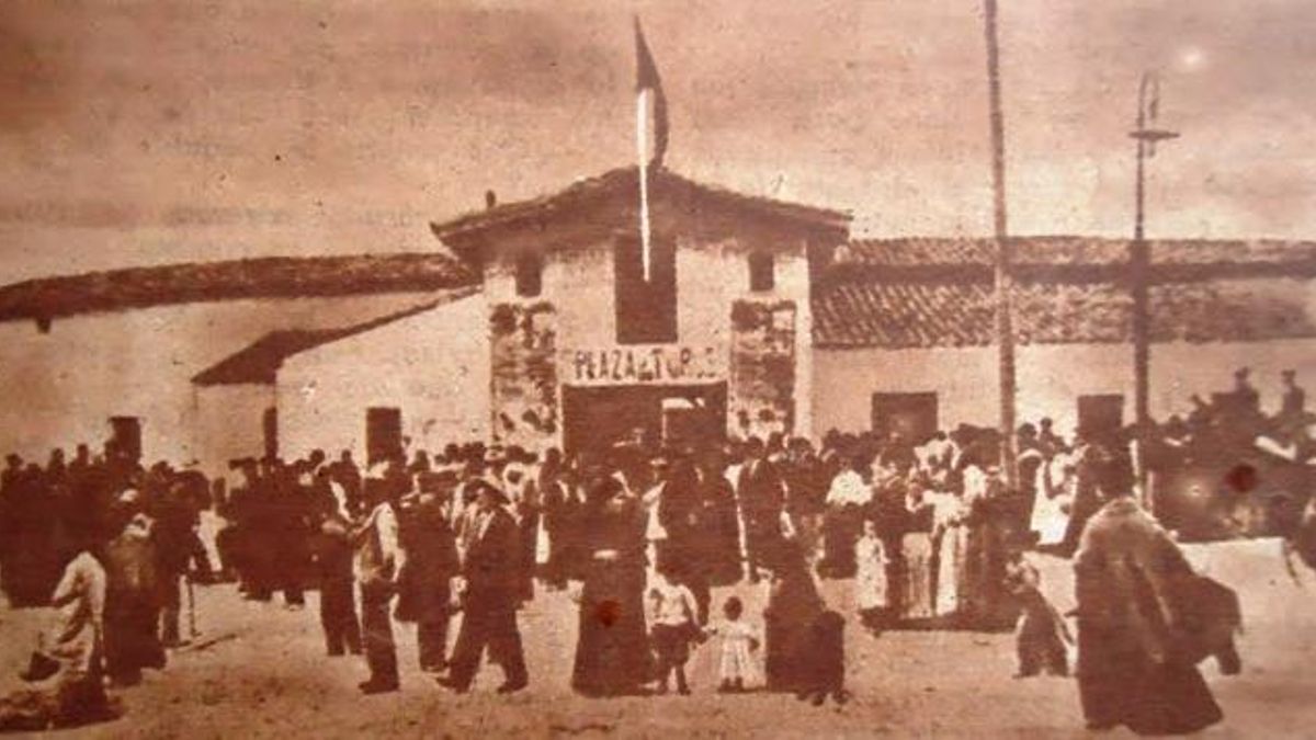 La plaza hacia 1900