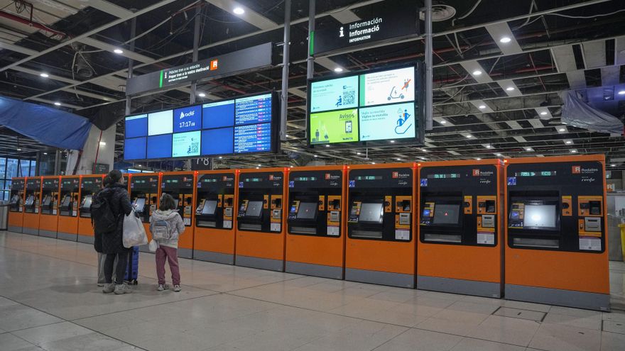 Caos en Rodalies: la circulación de trenes se suspende dos veces en una hora por incidencias en Adif