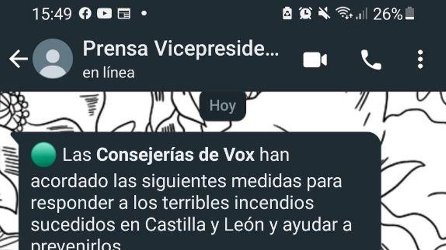 Guerra entre Vox y PP por la comunicación en la Junta de Castilla y León: la extrema derecha se salta al dircom del Gobierno