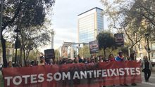 La cabecera de la manifestación "Todas somos antifascistas" en apoyo a los seis jóvenes
