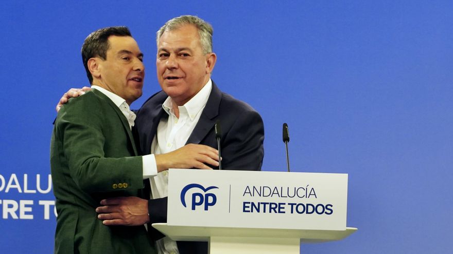 El nuevo alcalde de Sevilla por el Partido Popular, José Luis Sanz, (d).