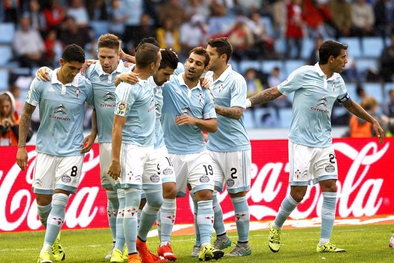 Los jugadores del Celta celebran el tercer gol. EFE/ Salvador Sas
