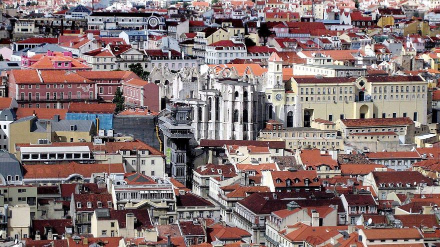 Vista general de la parte histórica de la ciudad de Lisboa que fue reconstruida tras un terremoto en el año 1755. EFE/Manuel De Almeida/Archivo