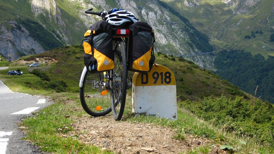 La ruta transpirenaica, en bicicleta: del Mediterráneo al Cantábrico en trece etapas