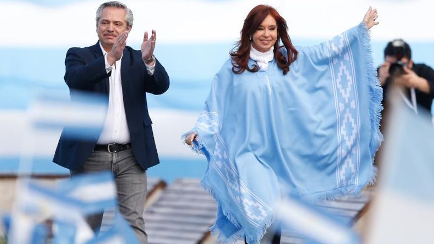 En la imagen, el presidente electo de Argentina, Alberto Fernández (i), junto a la expresidenta Cristina Fernández de Kirchner (d).