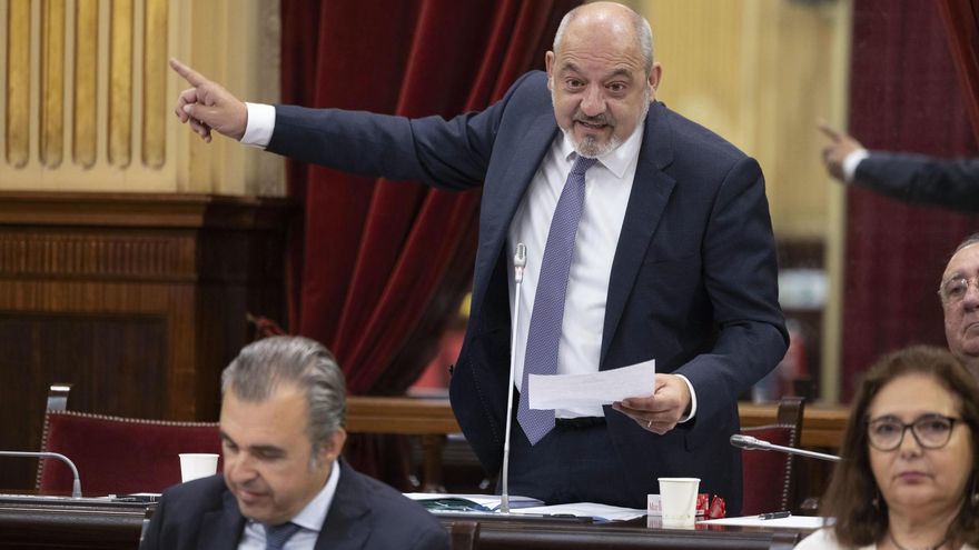 Un diputat balear de Vox demana prohibir el vel islàmic però el defensa en les monges: “Elles estan sotmeses a Déu”