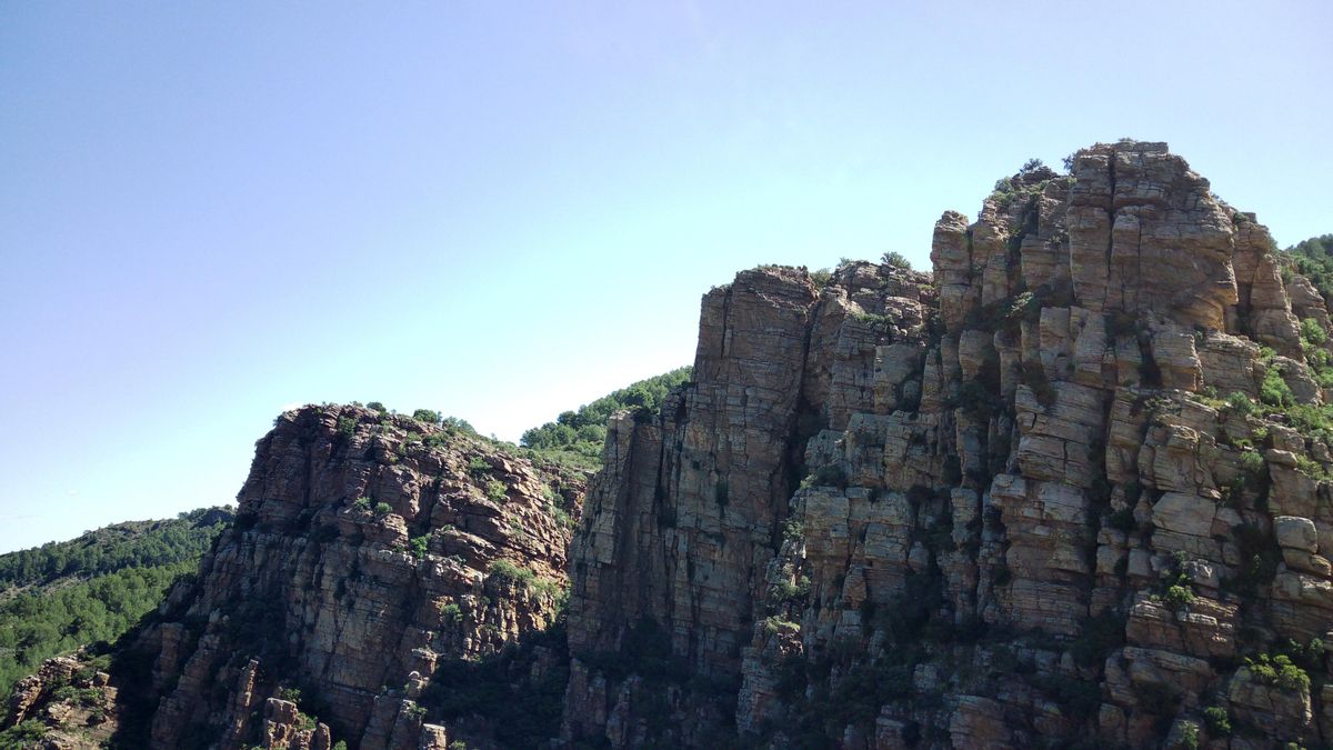 El penya-segat de les Penyes, conegudes com Altes o Aragoneses.
