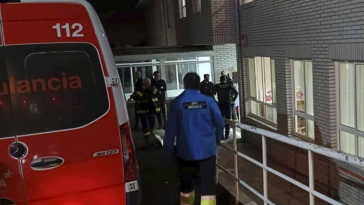 Cuatro personas resultan heridas al declararse un incendio de madrugada en una residencia de ancianos en Asturias