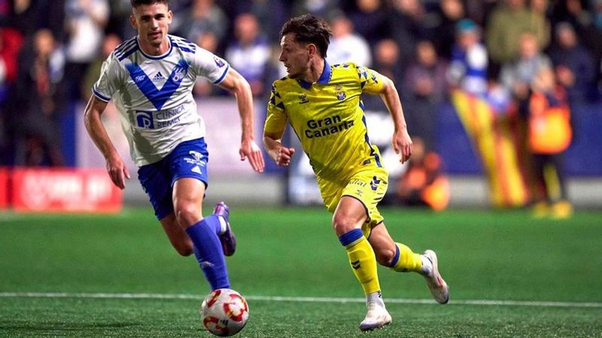 La UD Las Palmas traspasa al Éibar a Iván Gil