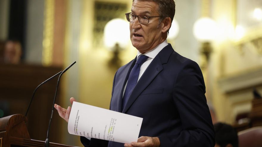 El presidente del PP y candidato a la presidencia del Gobierno, Alberto Núñez Feijóo, durante su intervención en la primera sesión del debate de su investidura este martes en el Congreso.
