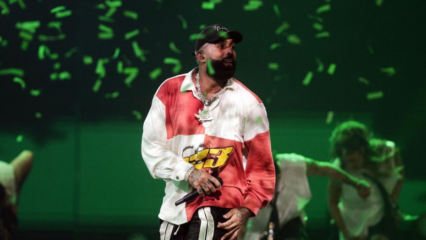 Los discos de la semana: El álbum más ambicioso de Eladio Carrión y la vuelta de Elton John