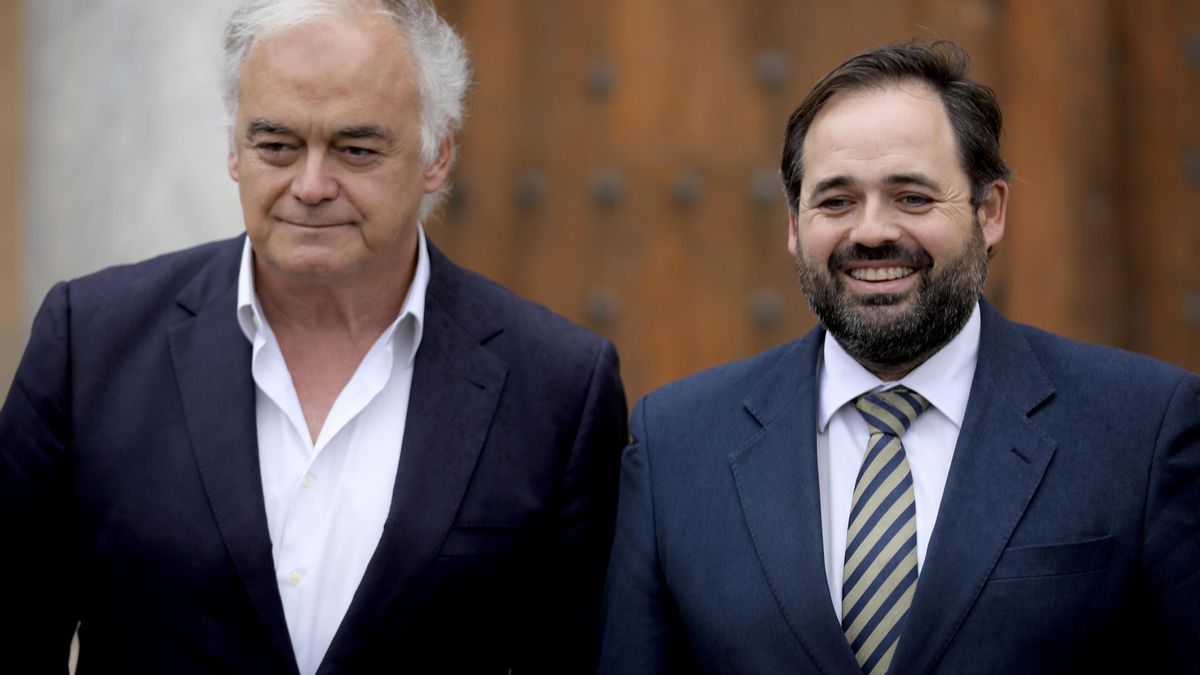 El vicesecretario de Institucional del PP nacional, Esteban González Pons, y el presidente del PP de C-LM, Paco Núñez