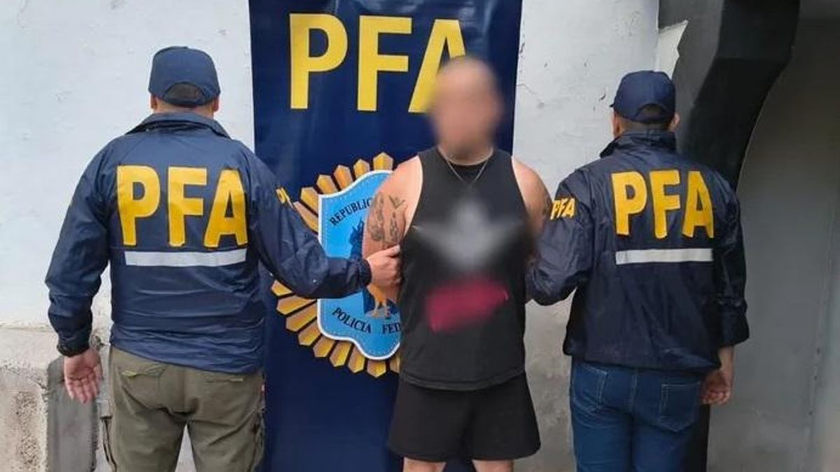 Dos detenidos en Mendoza por difundir mensajes antisemitas, promover ideología neonazi y amenazar de muerte a Javier Milei