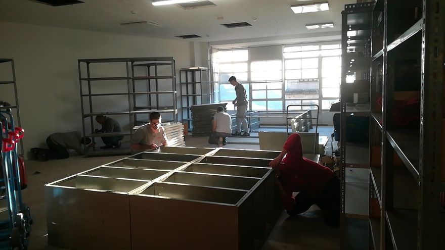 La Facultad de Historia de Santiago traslada 80.000 libros de su biblioteca ante el riesgo de colapso inminente