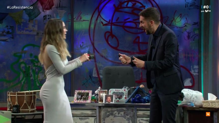 Belinda electrocutó a Broncano con un regalo que nadie más quiso probar