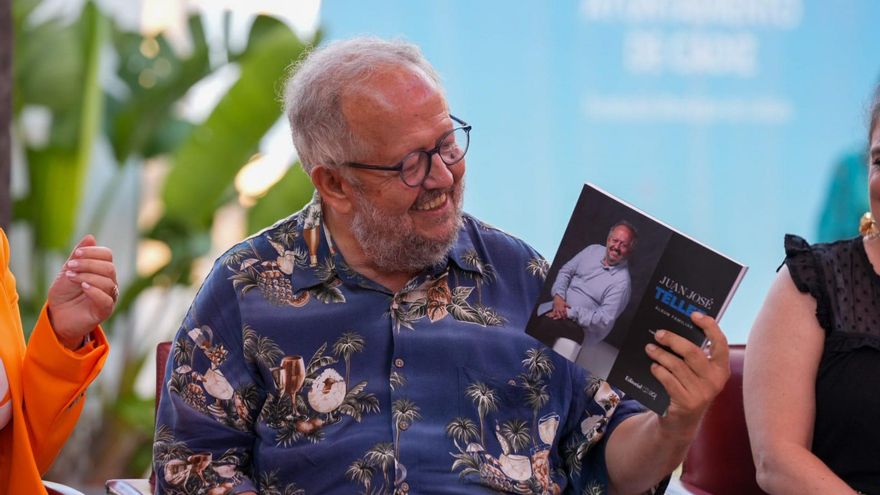 El ‘Álbum familiar’ de Juan José Téllez: un reconocimiento impreso al escritor, al periodista y al amigo
