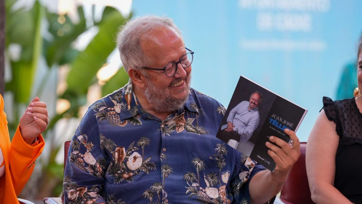 El ‘Álbum familiar’ de Juan José Téllez: un reconocimiento impreso al escritor, al periodista y al amigo