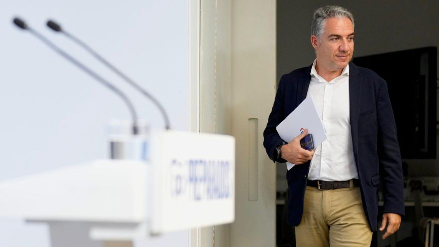 El coordinador general del PP, Elías Bendodo, antes de la rueda de prensa de este lunes en la que ha analizado el resultado de las elecciones de Andalucía.