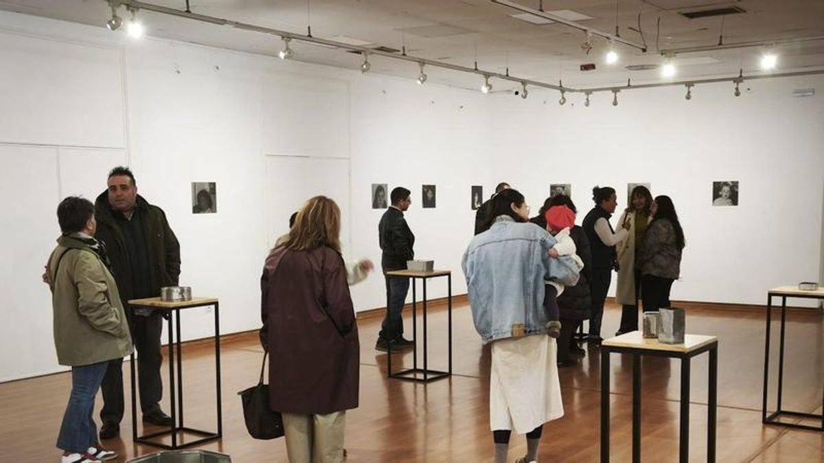 Inauguración de la exposición 'Tsar "hogar"', obra de la artista Mónica Lago. 