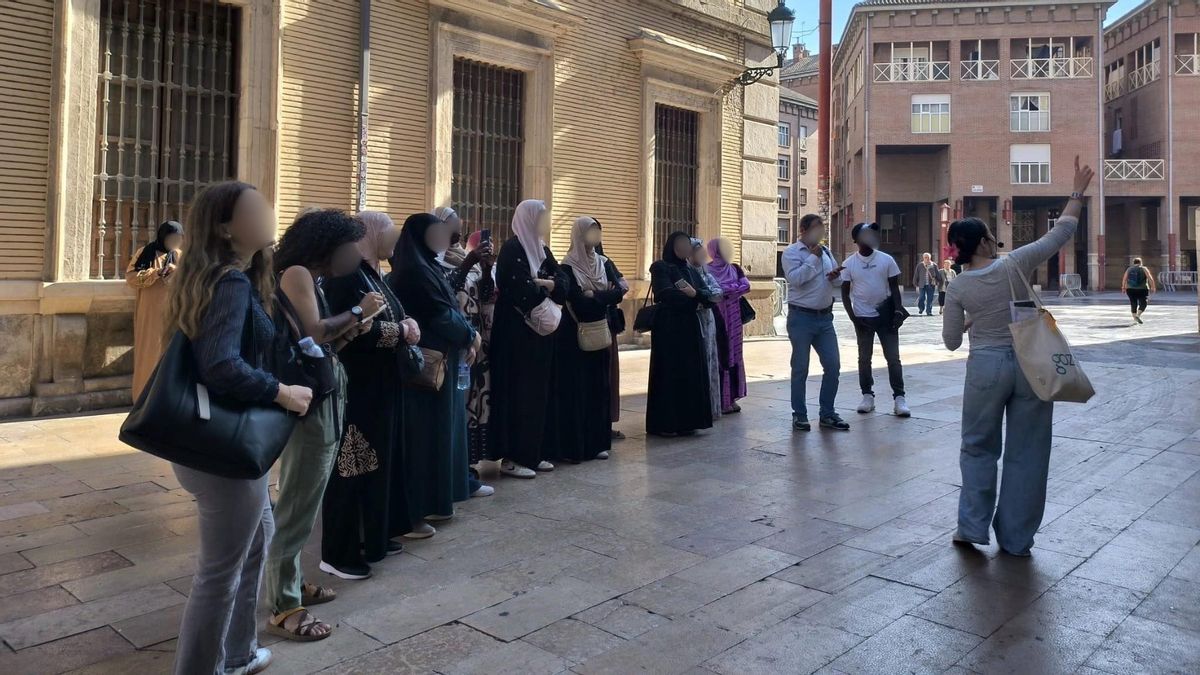 El último mensaje racista de Vox: señalar a un grupo de mujeres que aprendían español y el arte mudéjar de Zaragoza