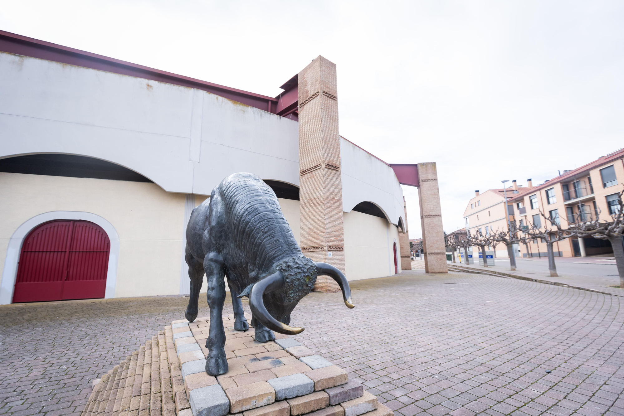 La plaza de toros, una de las extravagancias impulsadas por la exalcaldesa, María Victoria Pinilla, que acabó en prisión por corrupción.