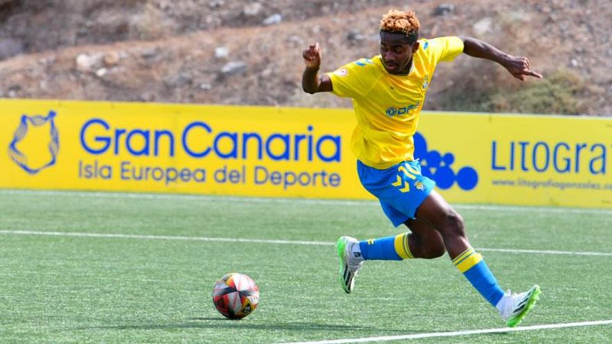 Bassinga debuta en Primera cuatro años y medio después de llegar en patera a Gran Canaria