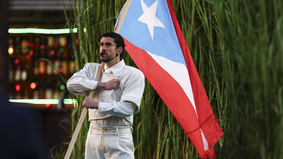 Bad Bunny saca los colores a EEUU en la Super Bowl de los latinos