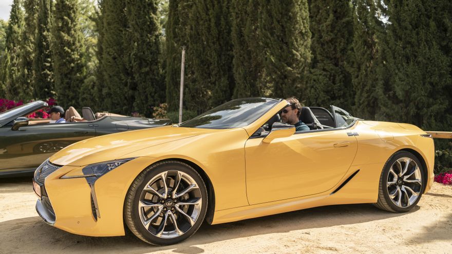 Silueta deportiva a cielo abierto.