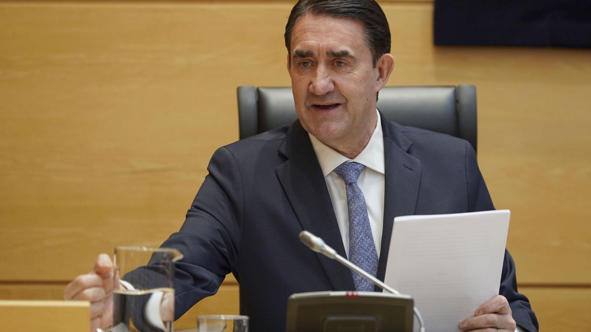 El consejero de Medio Ambiente, Juan Carlos Suárez-Quiñones, sobre incendios en las Cortes autonómicas.